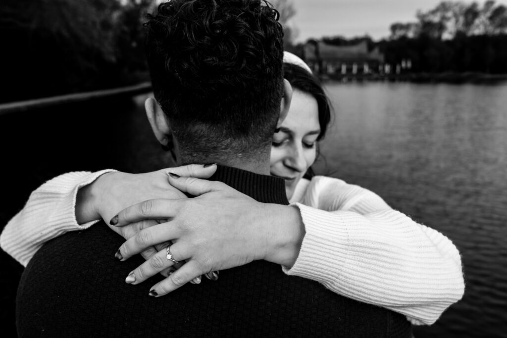 Verlovingsring in beeld tijdens fotoreportage